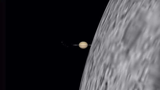 Moon-Saturn Conjunction: आज मध्यरात्री दिसणार शनी-चंद्राचे पिधान; साध्या डोळ्यांनी पाहता येणार अनोखी युती