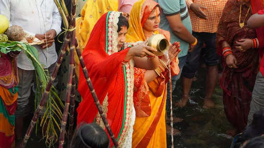 Chhath Puja 2024 Mantra: ছট পুজোয় অর্ঘ্য দিন এ ভাবে, কোন মন্ত্র জপ করবেন জানেন?