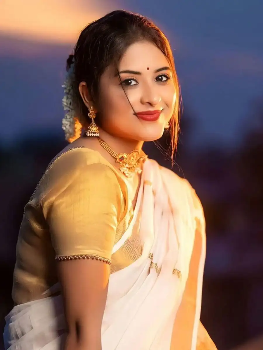 చర్మాన్ని మెరిపించే 9 ఆయుర్వేదడ్రింక్స్