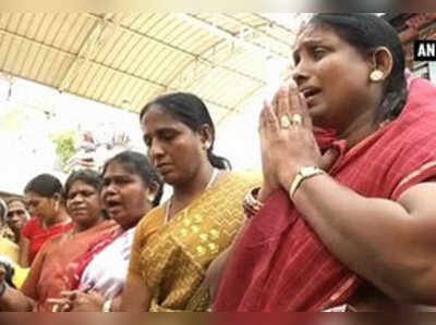 जयललिता की रिहाई के लिए प्रार्थना कर रहे हैं समर्थक 