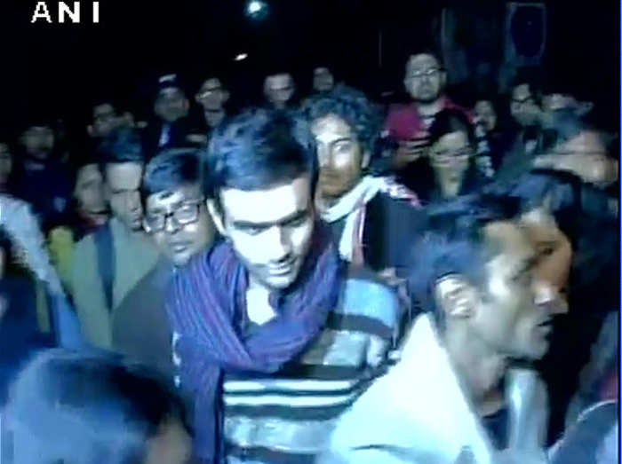 राजद्रोह के आरोपों का सामना कर रहे JNU छात्र उमर खालिद और अनिर्बान ने किया सरेंडर