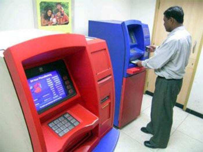 ત્રીજા ભાગનાં ATM બંધ હાલતમાં: RBIની પગલાં લેવાની ચેતવણી
