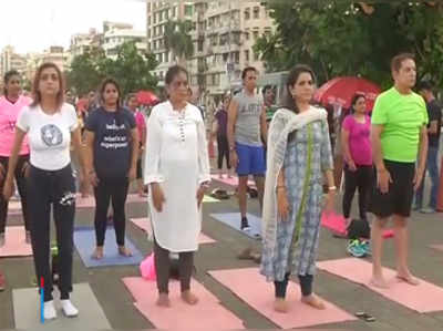 मुंबई: लोगों ने योग कार्यक्रम में हिस्सा लिया 