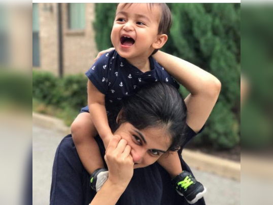 Ritesh And Genelia Kids ಮಗನ ಫ ಟ ಶ ರ ಮ ಡ ದ ಜ ನ ಲ ಯ Genelia Deshmukh Shares An Adorable Picture Of Baby Rahyl Who Turns One Today Vijaya Karnataka