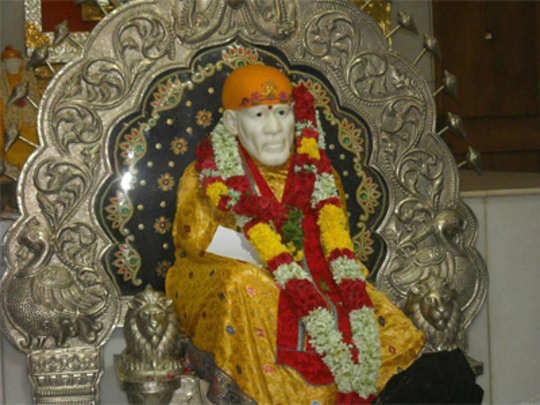 Shirdi trust: शिरडी में साईं बाबा के लिए चढ़ाए गुलाब से बनेगी अगरबत्ती - shirdi trust to make incense sticks from roses offered by devotees help women | Navbharat Times