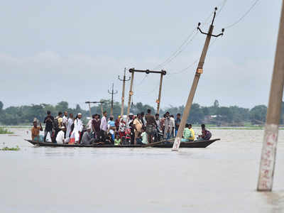 असम में बाढ़ से जनजीवन अस्त-व्यस्त, 4 लाख से ज़्यादा लोग प्रभावित 