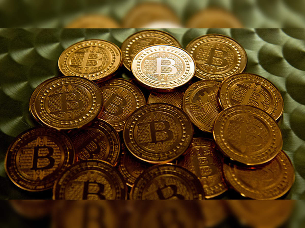 Avertismentul unui specialist: Bitcoin se va prăbuși și ar putea ajunge la 10.000 de dolari