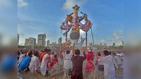 गणपती निघाले गावाला, चैन पडेना आम्हाला...