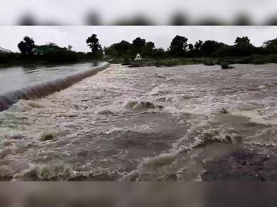 flood in kosasthlai river: கொசஸ்தலை ஆற்றில் வெள்ளப்பெருக்கு;வெள்ள அபாய  எச்சரிக்கை.! - heavy flood in kosasthalai river | Samayam Tamil