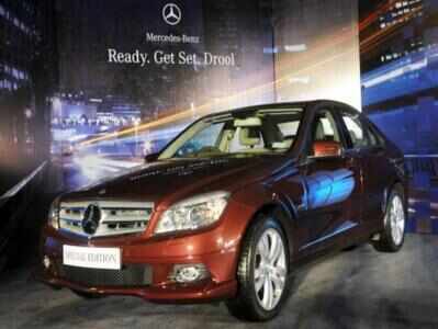 Luxury Cars Sale: इस साल रिकॉर्ड लेवल पर पहुंचेगी लग्जरी कारों की