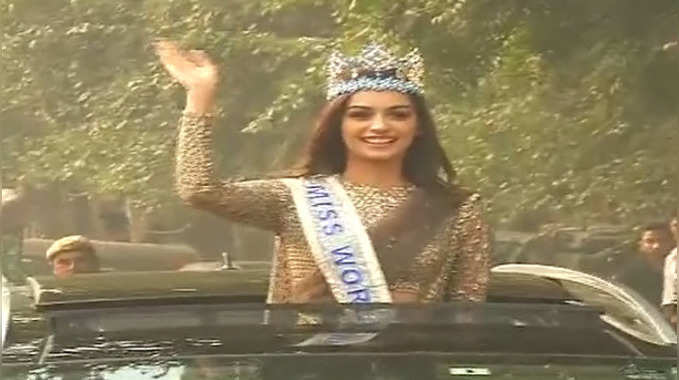 Miss World Manushi Chhillars homecoming parade in Delhi 