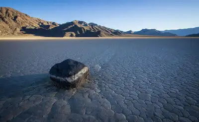 racetrack-playa-death-valley