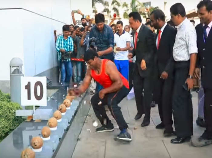 Weird news: गजब: इस शख्स ने 1 मिनट में हाथ से फोड़ डाले 122 नारियल - kerala man makes guinness record, smashes 122 coconuts with his bare hands in 1 minute | Navbharat Times