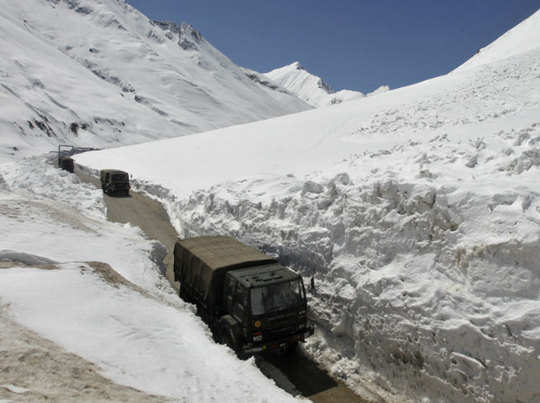 Zojila Pass tunnel: जोजिला पास टनल को कैबिनेट ने दी मंजूरी, 3.5 की बजाय 15  मिनट में तय होगा सफर - cabinet approves zojila pass tunnel project |  Navbharat Times