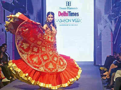 दिल्ली टाइम्स फैशन वीक में दिखा डिजाइनर्स का जलवा 