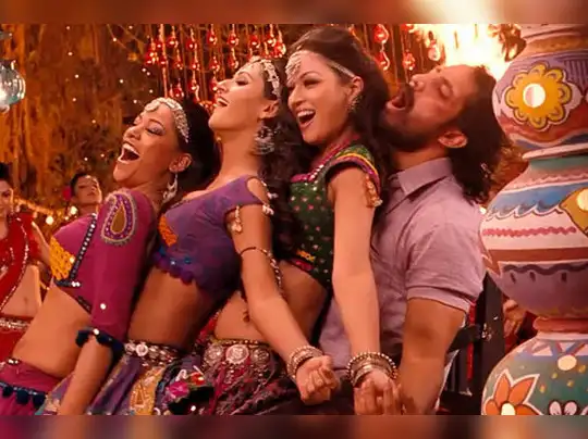 தமிழ் சினிமாவில் வந்த டபுள் மீனிங் பாடல்கள்! ஃபர்ஸ்ட்