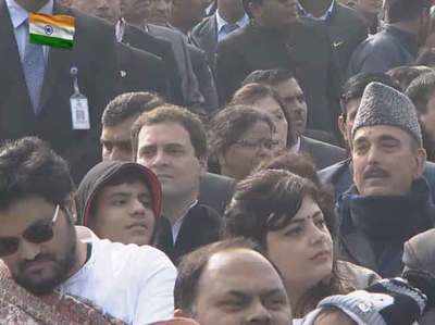 गणतंत्र दिवस: राहुल को पीछे की सीट मिलने पर भड़की कांग्रेस 