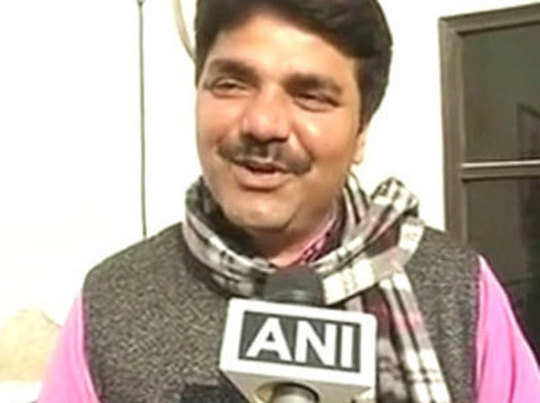 Naresh Balyan, मारपीट: AAP विधायक नरेश बालियान बोले, ऐसे अफसरों को ठोकना  चाहिए - cs assault: caap mla naresh balyan says, such officers should be  beaten - Navbharat Times