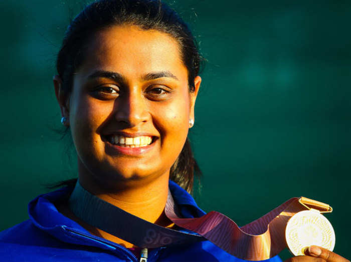 Shreyasi Singh: CWG 2018: गोल्ड जीतकर बोलीं श्रेयसी सिंह, दादा-पापा का सपना  पूरा कर रही हूं - cwg 2018 shreyasi singh says after winning gold want to  fulfill father dreams | Navbharat Times