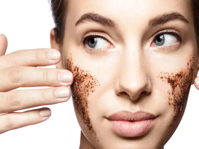 scrubbing: 25 साल से पहले गलती से भी यूज न करें स्क्रब - do not use scrub  before the age of 25 it may damage your skin | Navbharat Times