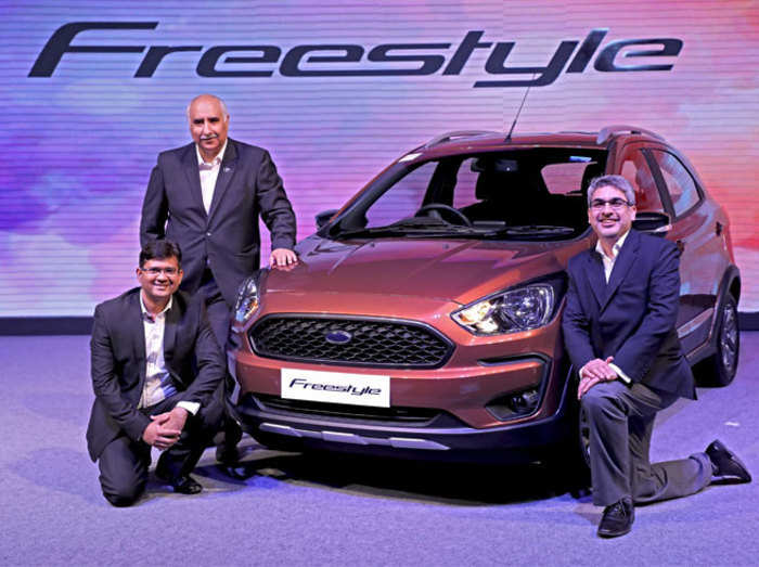 For Freestyle Preview फ र ड फ र स ट इल क ल न च ग ड ट म बदल व ज न फ ग स क स अलग ह यह ग ड Ford Freestyle Launch Date Changed To 26 April 2018 Know How Differ From