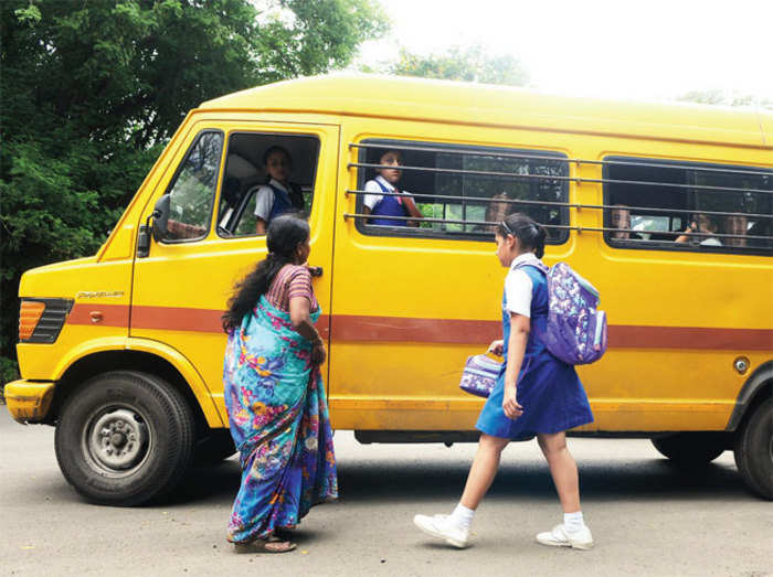 Safety Guidelines आपक बच च क स क ल बस क तन स फ ह च क कर How Safe Is Your Childrens School Bus Or School Van Do Check Security Guidelines Navbharat Times