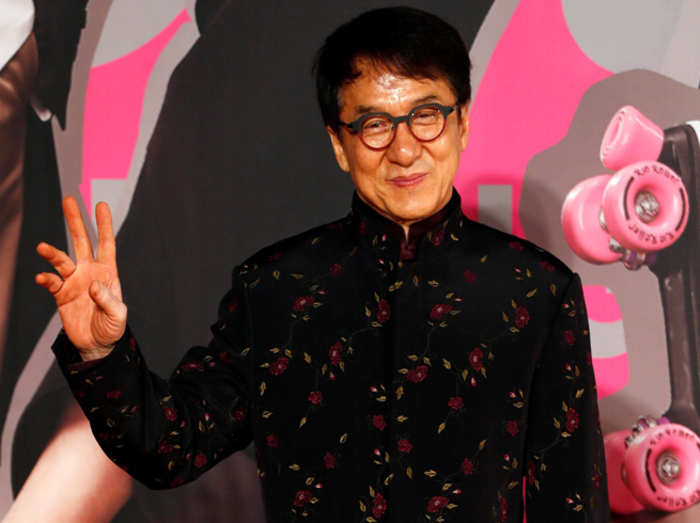 Jackie Chan Daughter सड क पर रहन क मजब र स परस ट र ज क च न क ब ट Jackie Chan S Estranged Daughter Etta Says She Is Homeless And Living On Hong Kong Streets Posts A Video