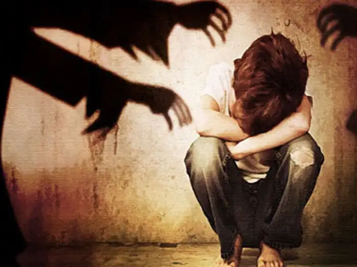 सामूह‍िक कुकर्म: लखनऊ: युवक से सामूहिक दुष्‍कर्म, व‍िड‍ियो वायरल करने की दी  धमकी - gangrape | Navbharat Times