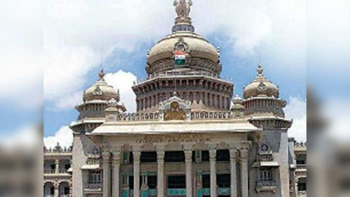 karnataka: काँग्रेसचे दोन आमदार हॉटेलमधून गायब