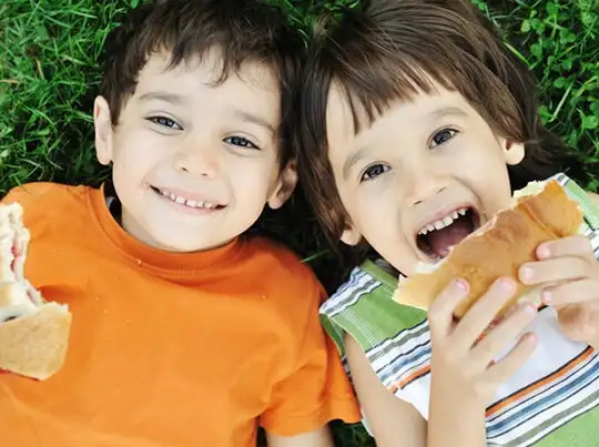 बच्चों की इन आदतों को अपनाएं अगर आपकम करना चाहते है अपना वजन, अभी पढ़े