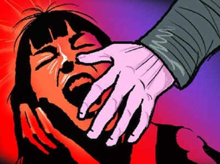 Rape: नाबालिग से रेप किया फिर बेहोश कर ले गया दिल्ली - minor girl was raped and taken to delhi from baliya in unconscious condition | Navbharat Times