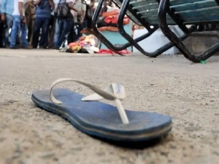 Molestation, मथुरा: महिला से की बदतमीजी, चप्पल से हुई पिटाई - woman  thrashed man with slippers in a village for misbehaving with her -  Navbharat Times