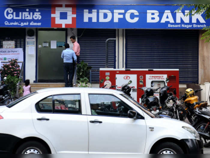 HDFC બેન્કને સૌથી મોટા QIP માટે સરકારની મંજૂરી