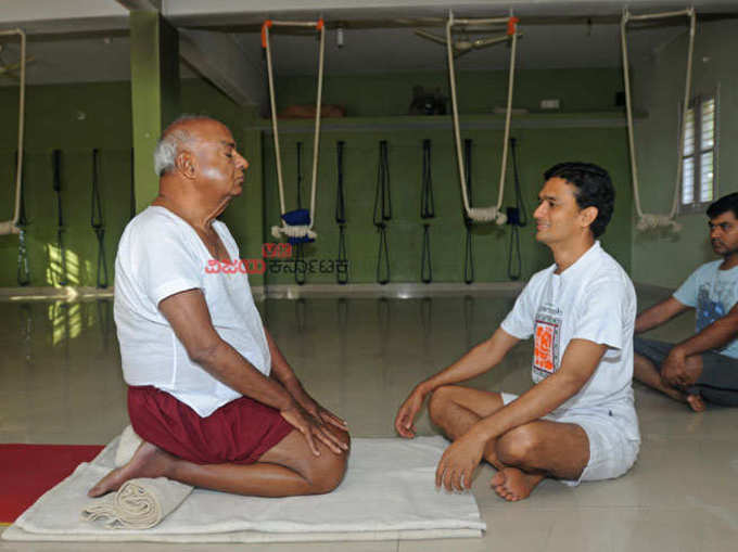 devegowda-yoga1