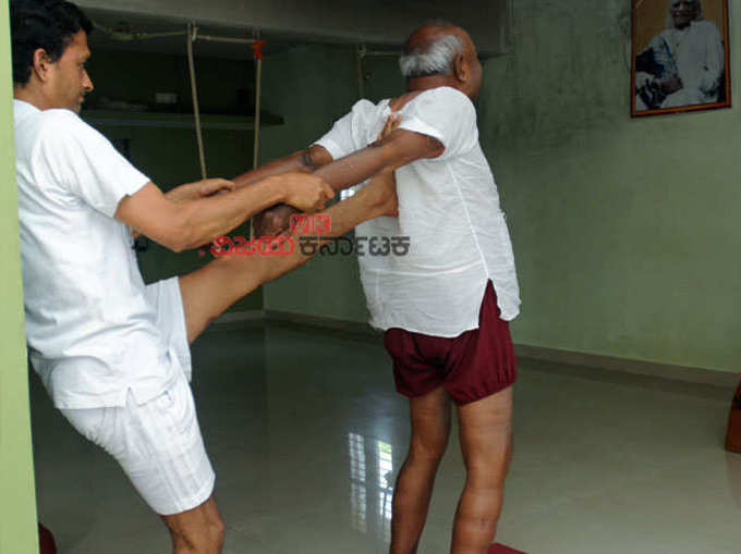 devegowda-yoga5