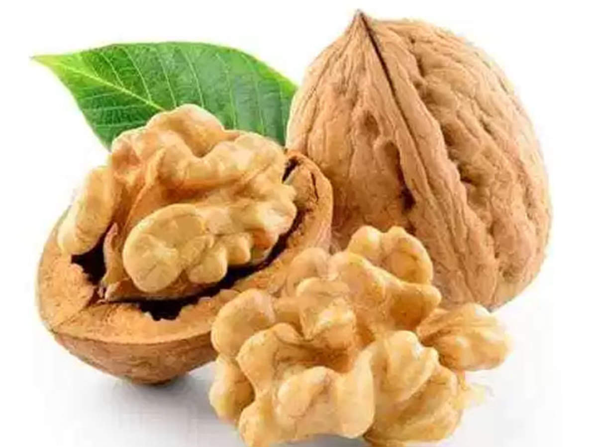 health benefits of walnuts: डायबीटीज़ से रहना है दूर तो अखरोट खाएं भरपूर - eat walnuts to ward off diabetes risk | Navbharat Times