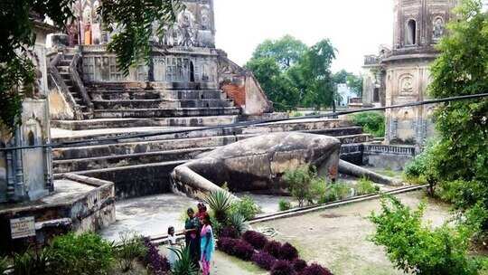 frog temple, இந்தியாவில் உள்ள பிரசித்தி பெற்ற தவளை கோவிலில் ஒளிந்திருக்கும் அதிசயம் - manduk mandir: india's only frog temple - Samayam Tamil