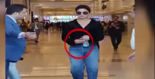 on cam priyanka chopra removes her engagement ring