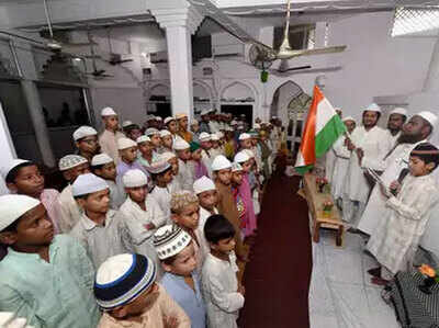 फाइल फोटो: उत्तर प्रदेश के एक मदरसे में स्वतंत्रता दिवस समारोह की तैयारियां