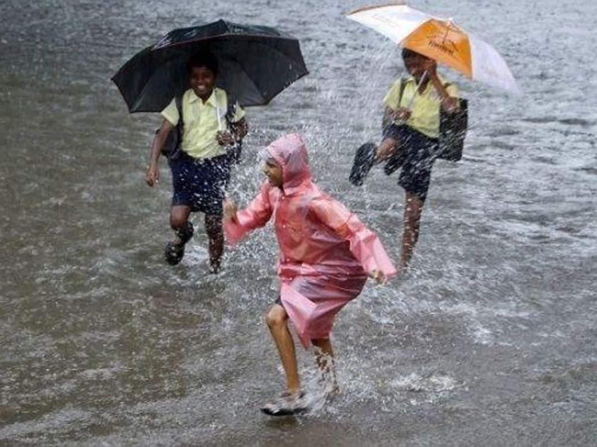 Monsoon ब र श क म सम म ऐस रख बच च क ख य ल How To Keep Your Children Healthy During Monsoon Season Navbharat Times