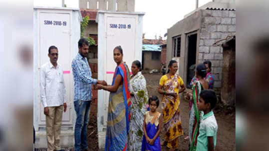 Raksha Bandhan 2018: रक्षाबंधनानिमित्त बहिणींना शौचालय भेट