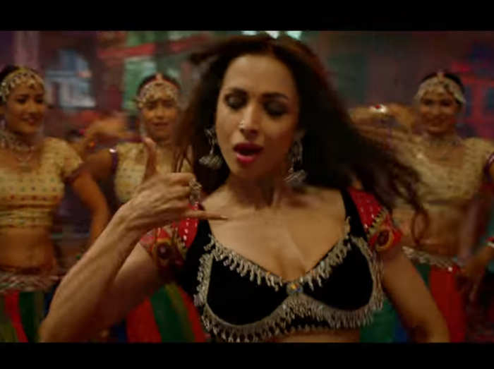 Pataakha Hello Hello Song पट ख स पर द पर ल ट रह म न न मल इक अर ड ख न द ख पहल आइटम स न ग ह ल ह ल Malaika Arora Khan Sizzling Item Dance Number Returns On Screen