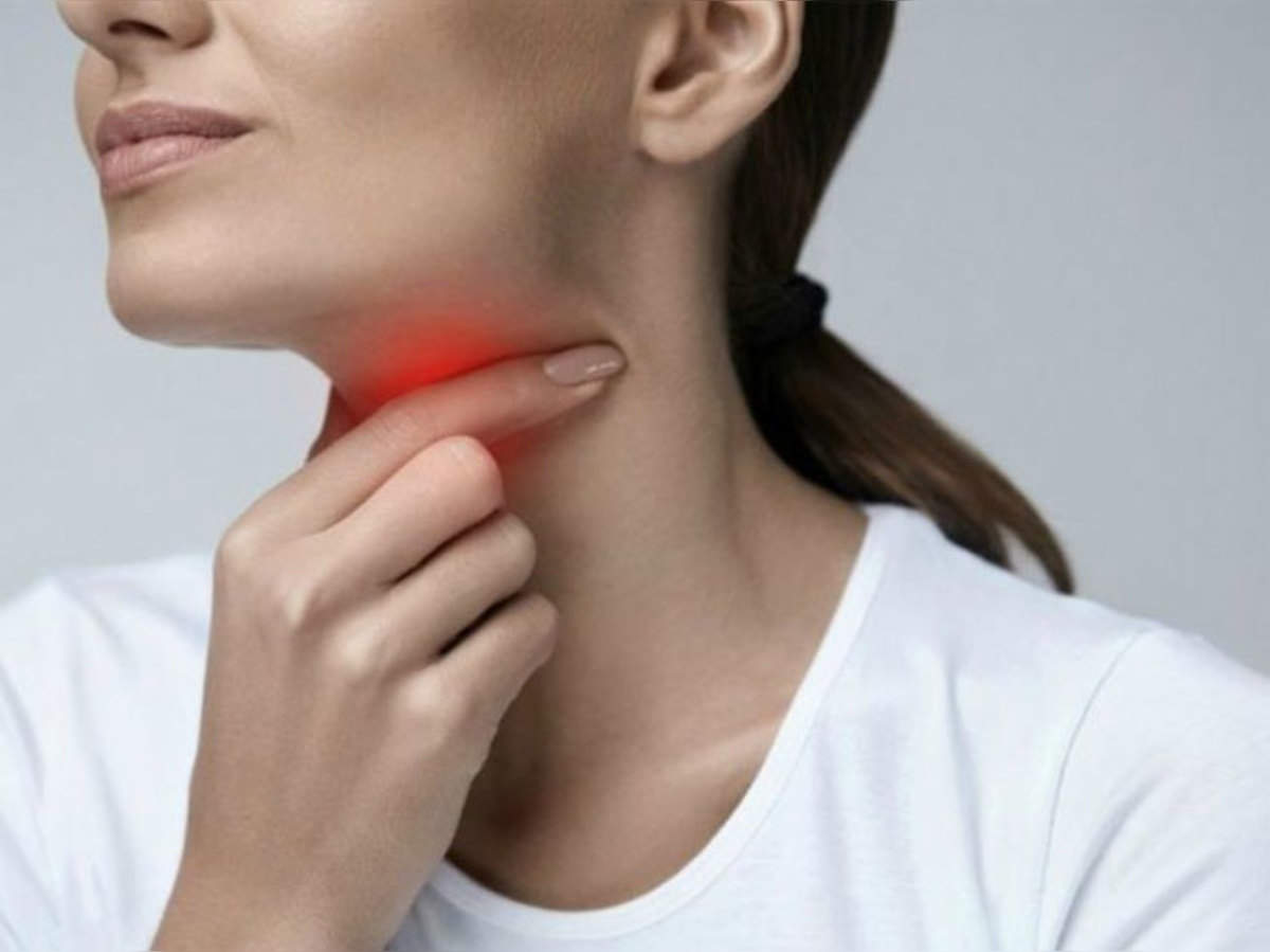 throat infection: गले के दर्द को हल्के में न लें, साफ-सफाई का रखें ध्यान -  do not take throat infection lightly hygiene is important | Navbharat Times