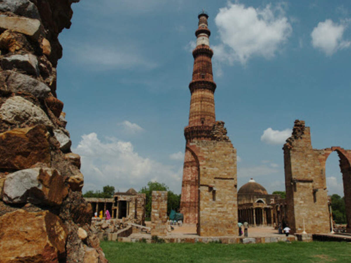 Qutub Minar : Timing, entry Fee and How to reach | कुतुब मीनार, जानें टाइमिंग और पहुंचने का रास्ता - Navbharat Times