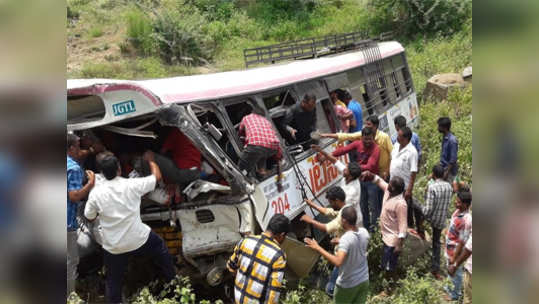 तेलंगणात बसला अपघात: ५४ ठार, अनेक जखमी