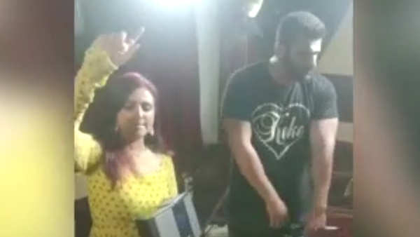 parineeti chopra and arjun kapoor have fun singing together