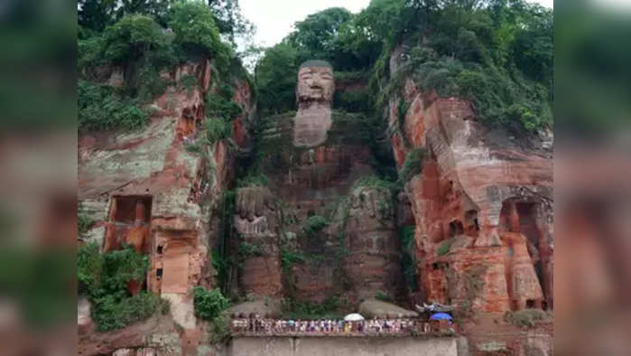 जगातल्या सर्वात उंच बुद्ध मूर्तीला तडे गेले