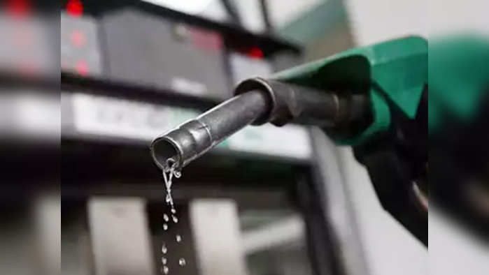 diesel price: महाराष्ट्रात डिझेलही ४ रुपयांनी स्वस्त