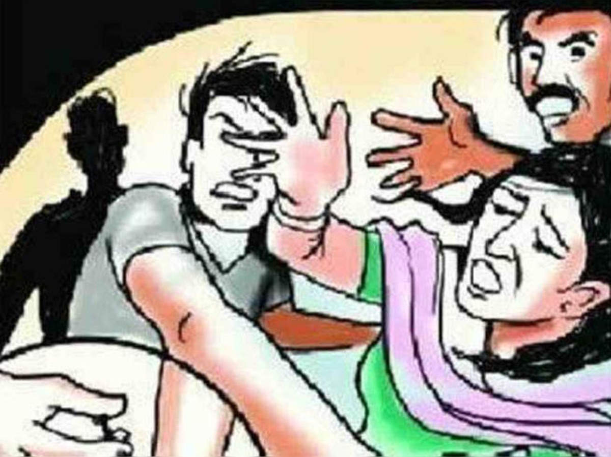 other cities News: बिहार: औरंगाबाद में प्रेमी जोड़े से बदसलूकी कर बनाया विडियो, लड़की के कपड़े उतरवाए - a case of molestation and abuse with a couple in aurangabad bihar | Navbharat Times