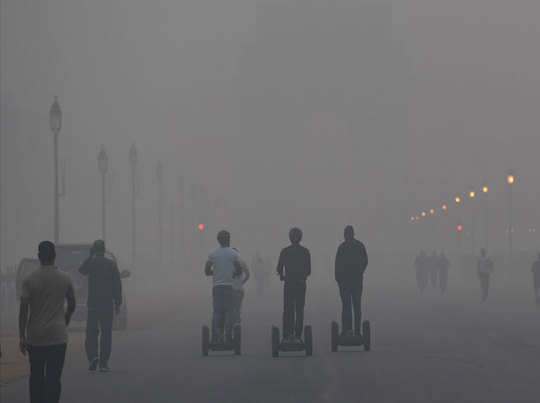 Delhi pollution: प्रदूषण के स्तर में थोड़ा सुधार, फिर भी 'बहुत खराब' की  श्रेणी में - delhi pollution level dips slightly but remains in very poor  category on 3 november | Navbharat Times